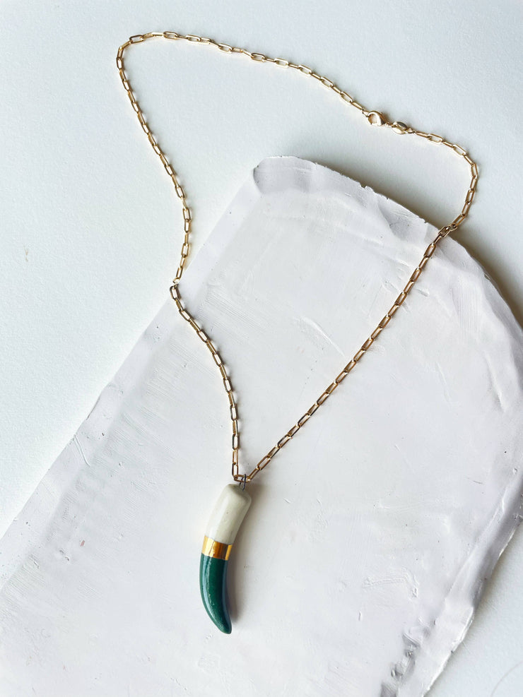 Shark tooth necklace: Gold