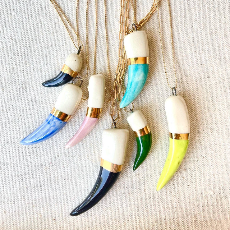 Shark tooth necklace: Gold