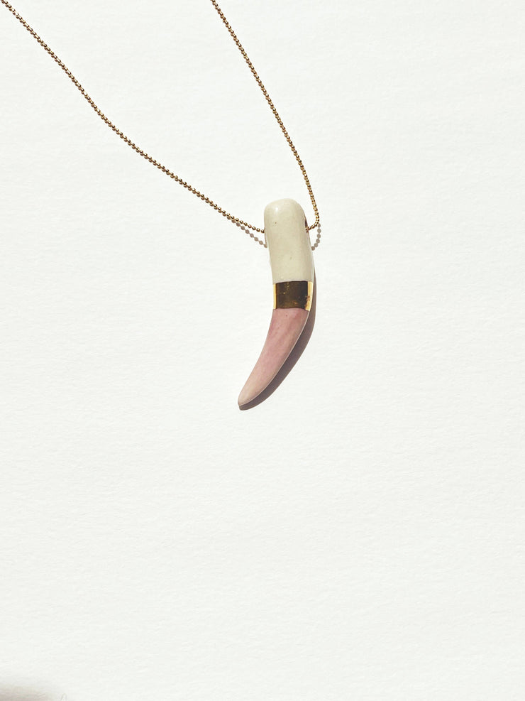 Shark tooth necklace: Gold