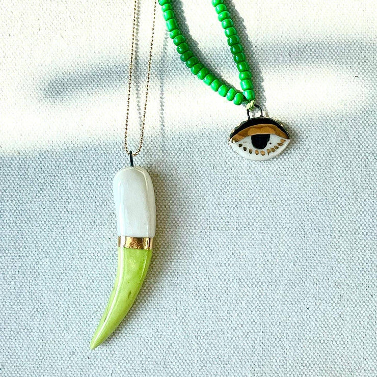Shark tooth necklace: Gold