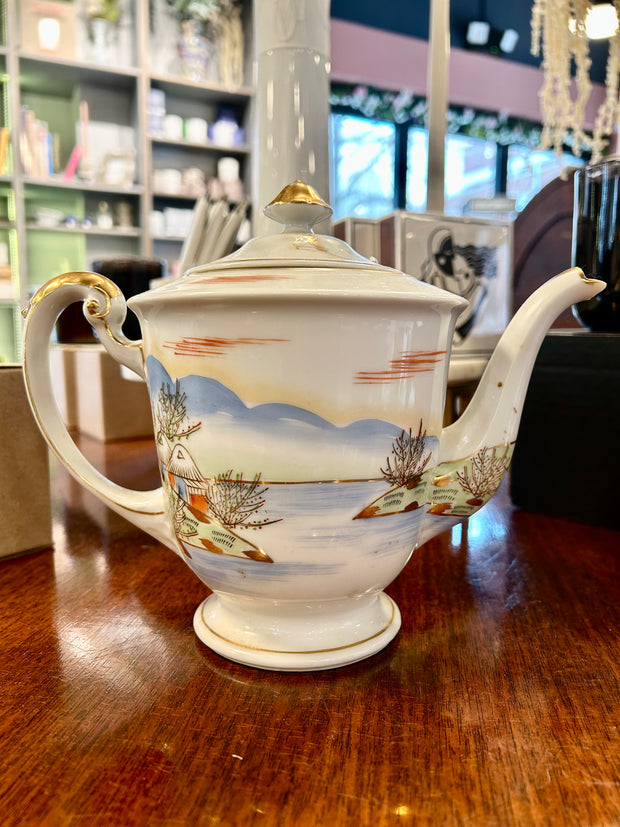 Kutani Japanese Hand Painted Gilt Teapot