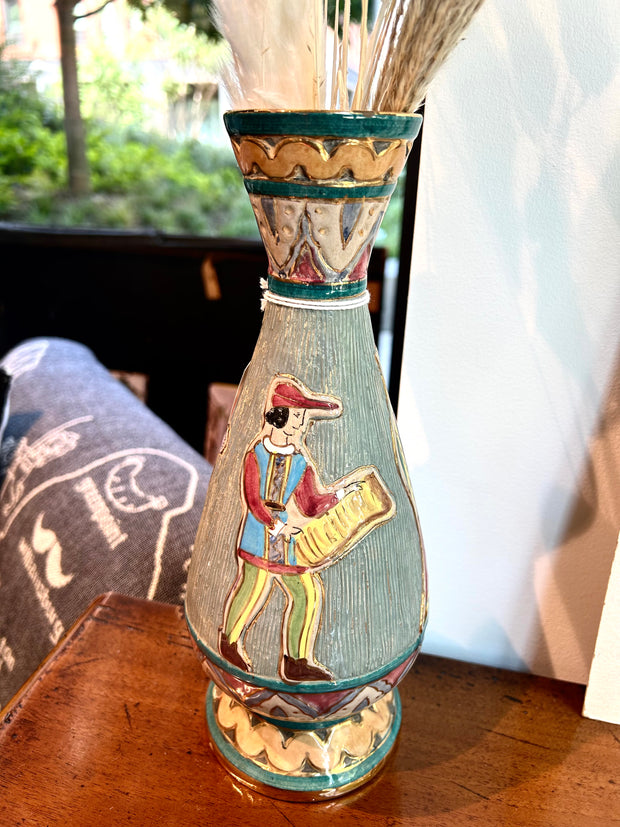 Figurine Vase