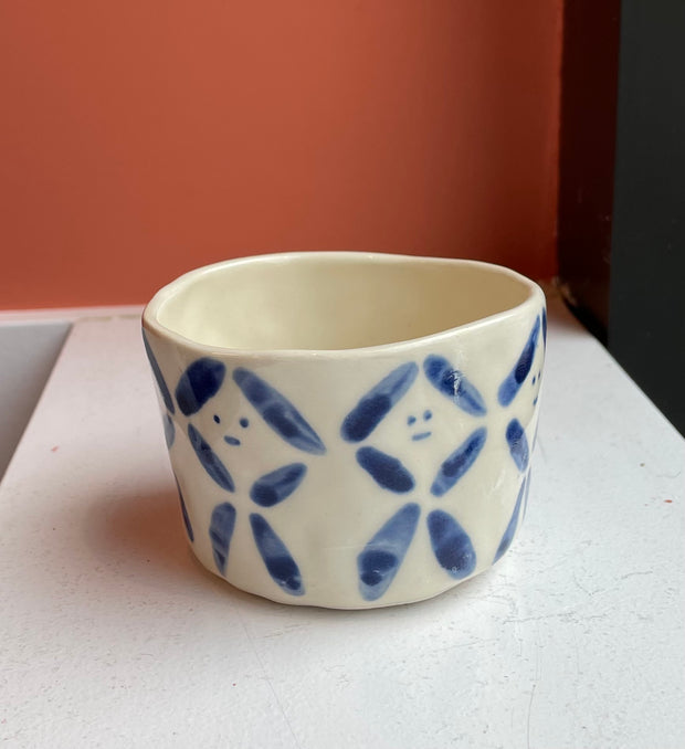 Small Blue Face Pattern Cup