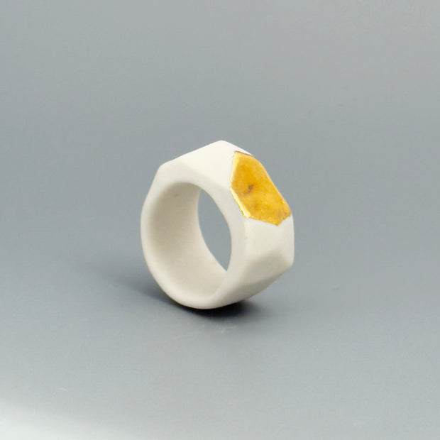 WHITE ROCK WITH GOLD