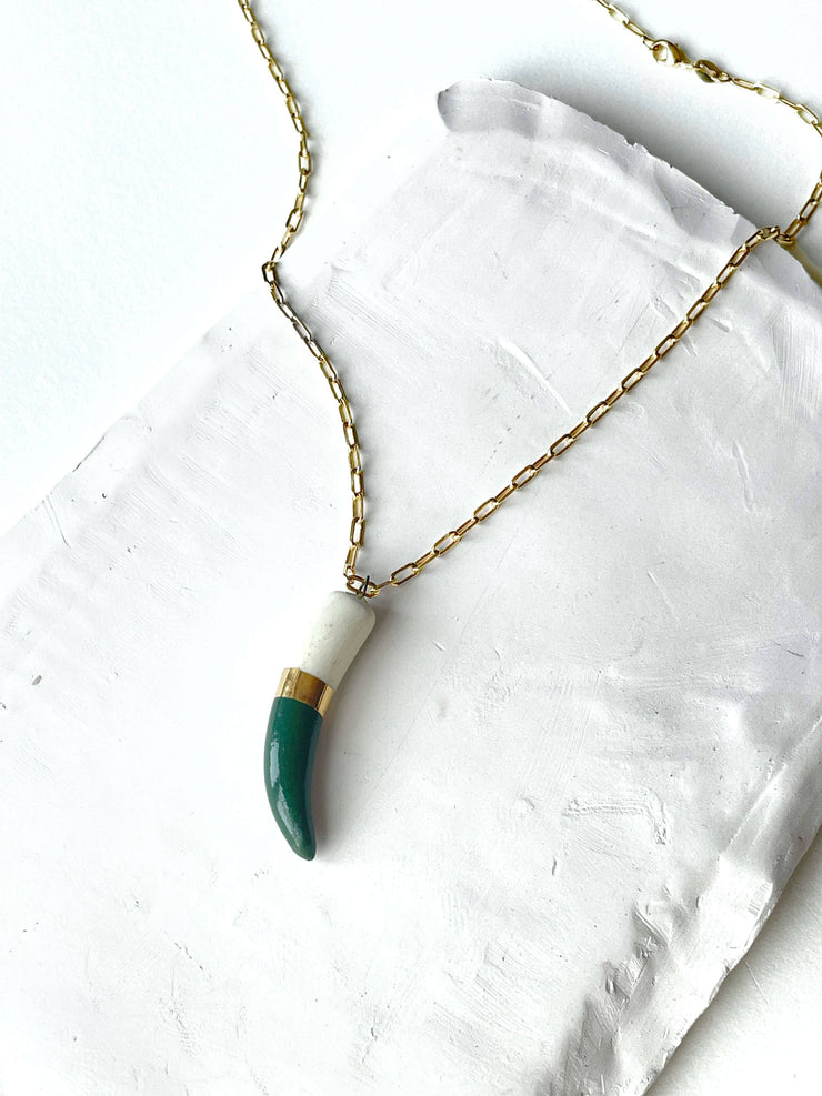Shark tooth necklace: Gold